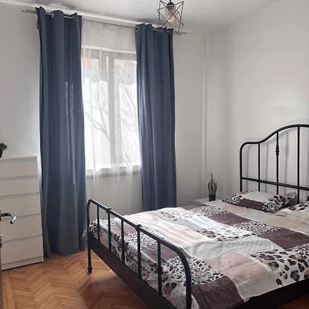 Sunny Downtown 2bdr 부쿠레슈티