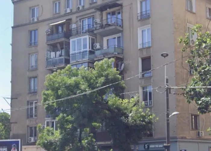 Sunny Downtown 2bdr Apartment *